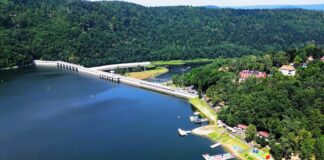 Trzęsienie ziemi w Japonii oraz alert przed tsunami i ewakuacja mieszkańców