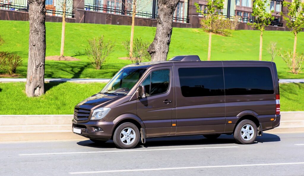 Koszty wynajmu busa bez kierowcy – co składa się na cenę?