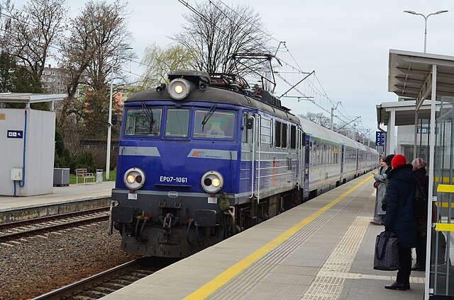 Tragedia na dworcu w Pabianicach pod Łodzią: Nie żyje 70-letnia kobieta