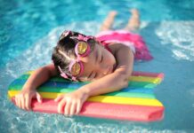 Zarzuty dla pijanego ojca 5-letniej dziewczynki, która w sobotę wypadła z balkonu na czwartym piętrze Zarzuty dla pijanego ojca 5-letniej dziewczynki, która w sobotę wypadła z balkonu na czwartym piętrze