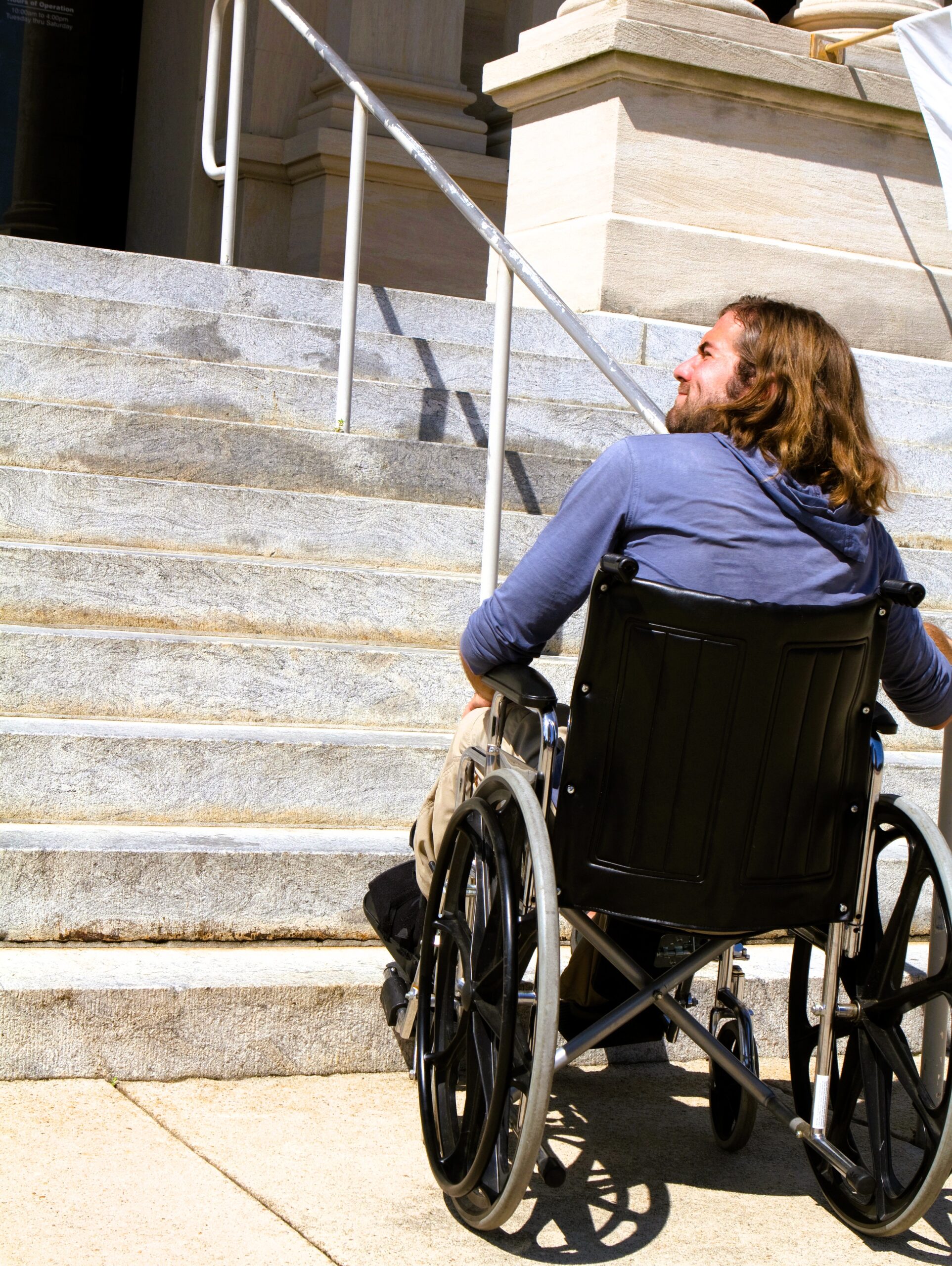 SKANDAL! Bogdan nie mógł wejść do Ministerstwa Zdrowia bo jest niepełnosprawny!!! Ministerstwo Braku Dostępności