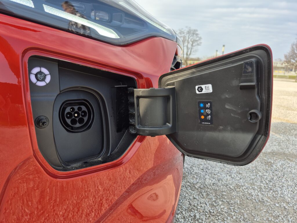 Ford Transit Custom PHEV na prąd