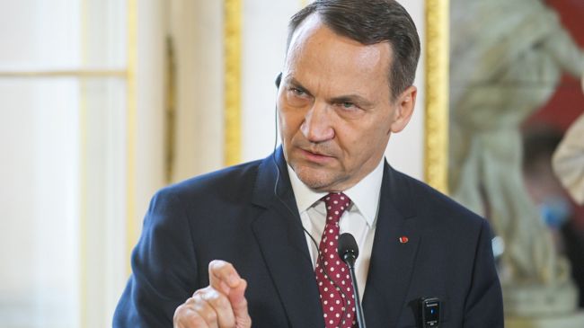 Medialne starcie Sikorski vs Sakiewicz