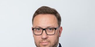 ambasador Polski zwraca Zełenskiemu odznaczenie