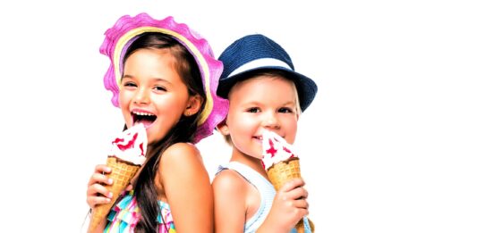niemądry siusiak odbiera dzieciom lody za dobrą naukę