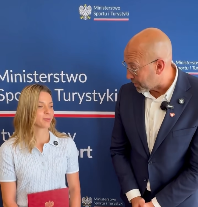 Stypendium dla Chwalińskiej, kiedy na Roland Garros zarobiła miliony