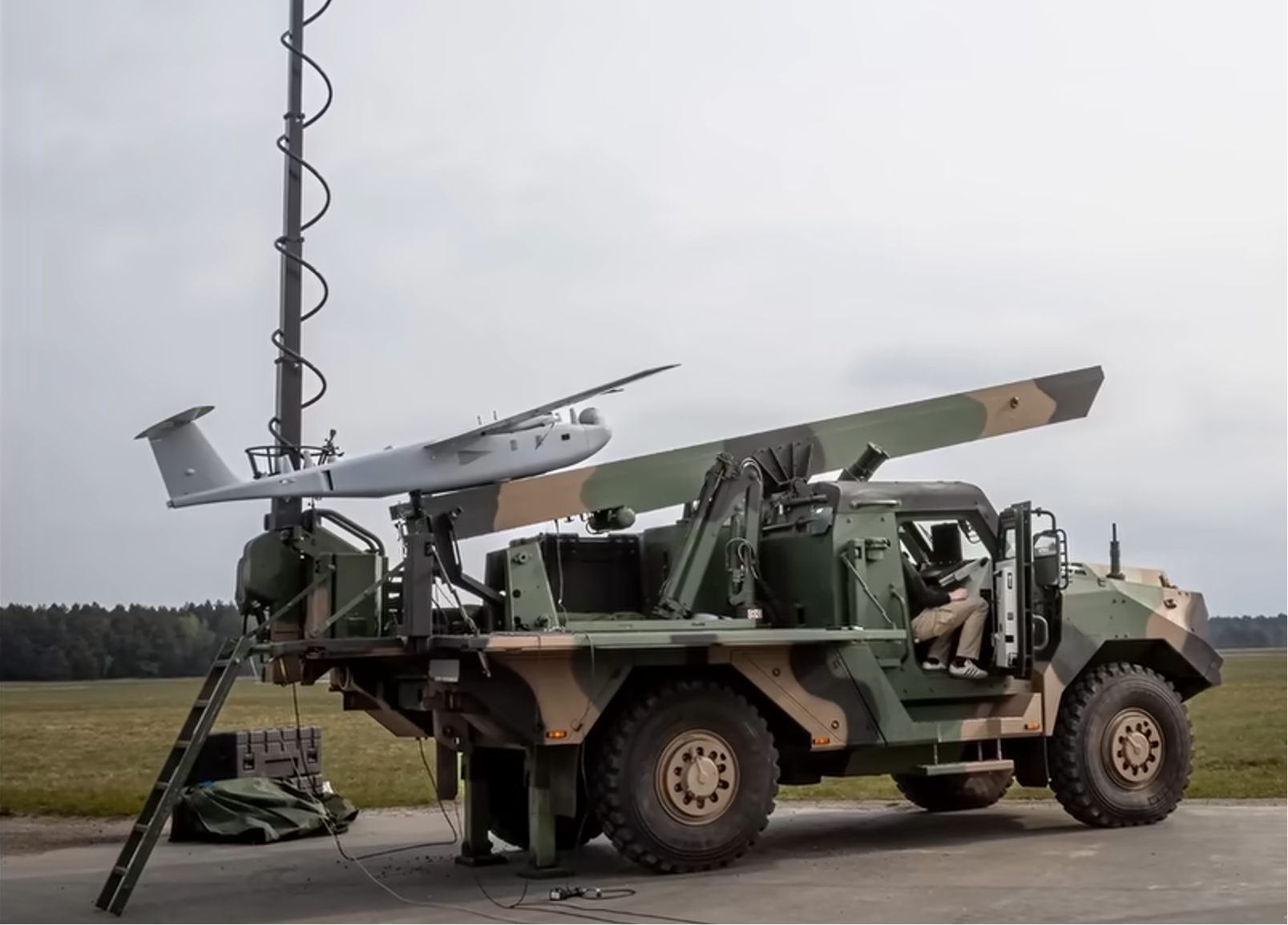 POLSKA HUSARIA DRONOWA PODBIJA TARGI EUROSATORY PARYŻ! GLADIUS 1000 KM