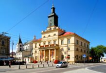 Lublin – Flaga Ukrainy znika z ratusza ratusz lublin flaga ukrainy zdjęta