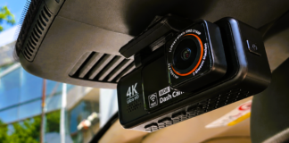 Kamera samochodowa z GPS na wyjazd – dlaczego warto mieć ją w podróży?