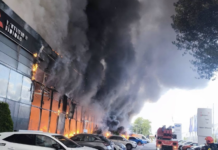 Pożar salonu samochodowego PGD Warszawa Bródno