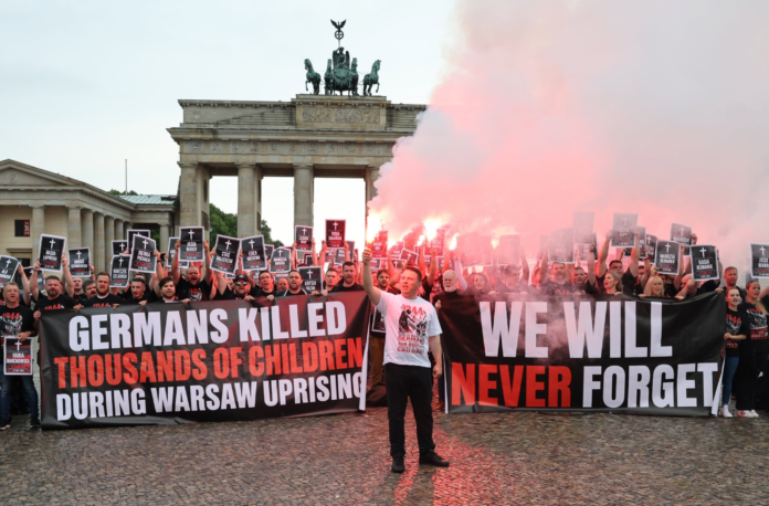 Fabian KIBEL z AfD drwi z ofiar Powstania Warszawskiego