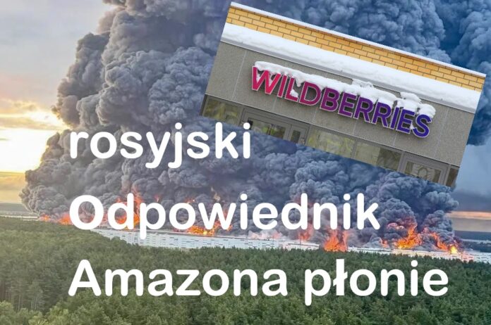 Płonący ogromny magazyn logistyczny z logo Wildberries w Rosji na tle czarnego dymu.