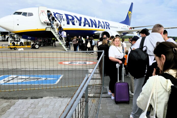 Ryanair zwiększa flotę i dyktuje warunki polskim lotniskom