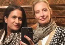Kim jest Alice Weidel, liderka AfD? na zdjęciu z Sarah Bossard swoją partnerką życiową oto Alice Weidel AfD