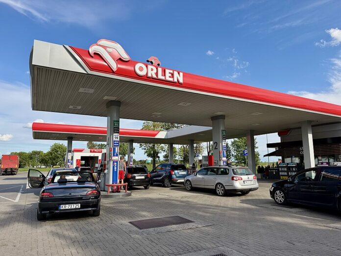 Kiedy obniżka cen paliw na stacjach stanie się faktem