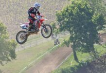 Niebezpieczna szarża 14-latków na motocyklach crossowych w Kostkowie