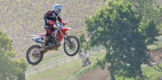 Niebezpieczna szarża 14-latków na motocyklach crossowych w Kostkowie