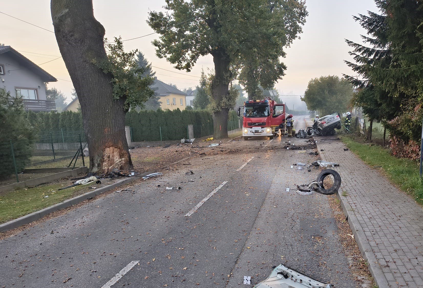 Brawura na drodze – ginie 20-latek w roztrzaskanym Audi