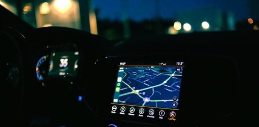 Brak sygnału GPS w nawigacji samochodowej – przyczyny i diagnostyka